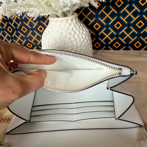 New Tory Burch Emerson Perforated Chain Wallet Crossbody Optic white - Picture 10 of 15